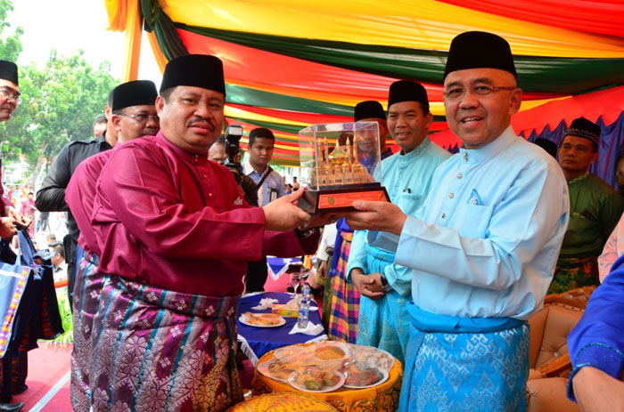 Kafilah Bengkalis Tampil Memukau di Pawai Taaruf MTQ Riau
