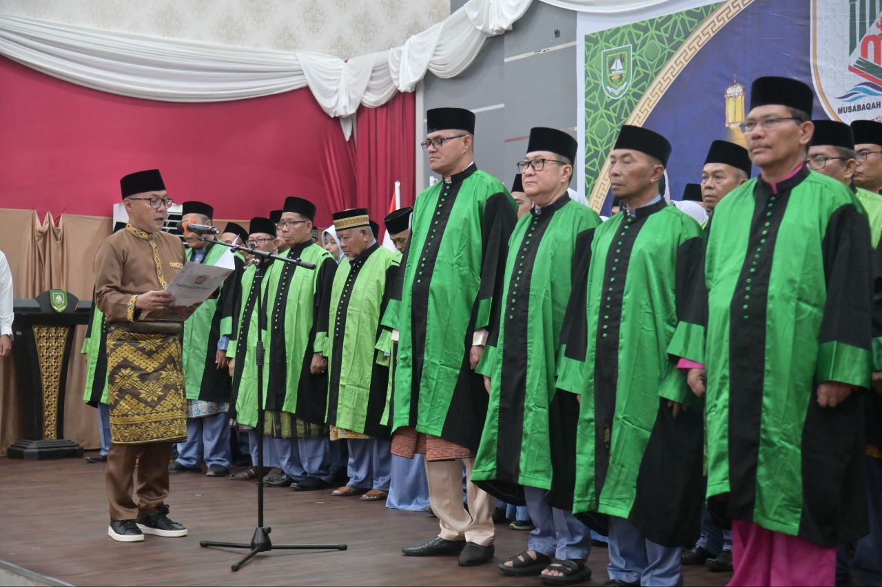 Bersamaan Malam Taaruf, Bupati Bengkalis Lantik 96 orang Dewan Hakim dan Majelis Hakim MTQ Ke-49 Kabupaten Bengkalis