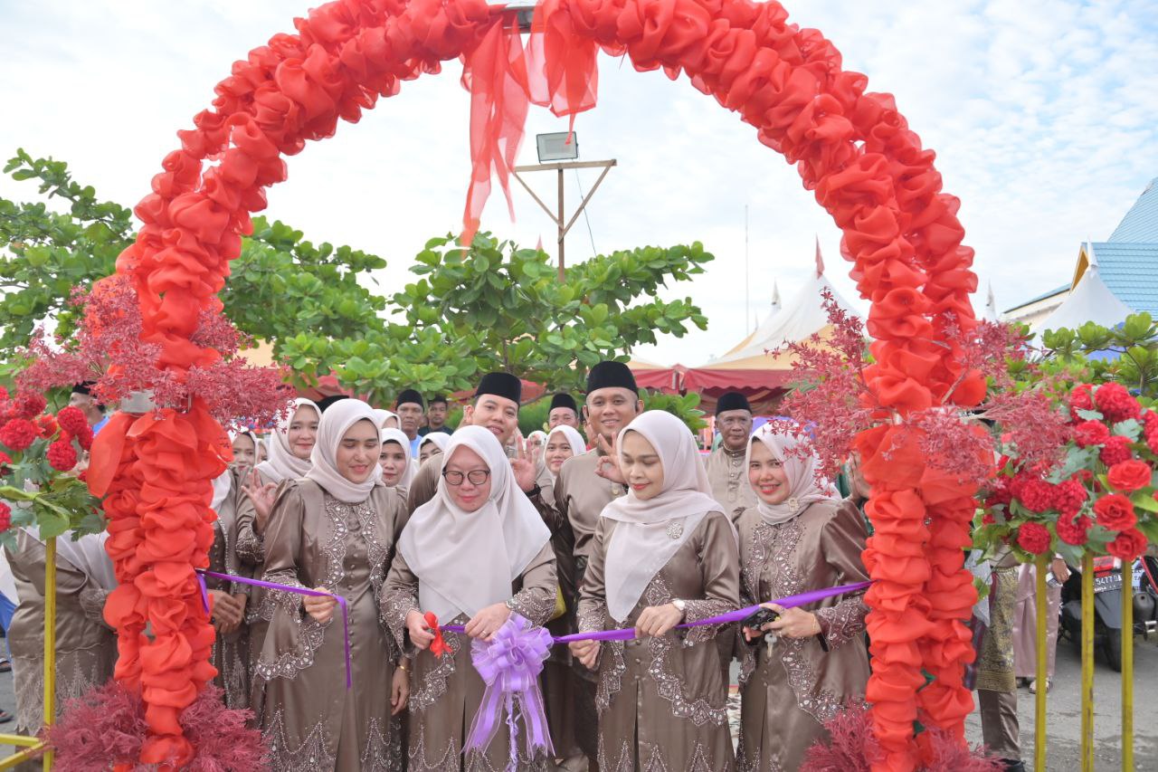 Saat Kreativitas Ibu-Ibu Desa Bersinar di Panggung MTQ Bukit Batu