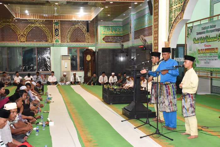 Perkuat Persiapan dan Mental, Regu Syarhil Putra Tampil di Peringatan Maulid